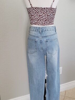 Light Wash High-Rise Straight Leg Jeans - Blue